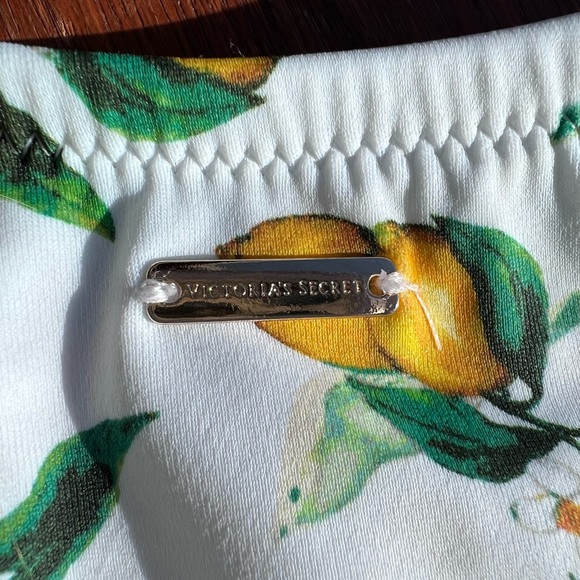 πππAmalfi Coast Lemon Print Bikini Set- Size L πππ - Picture 5 of 15